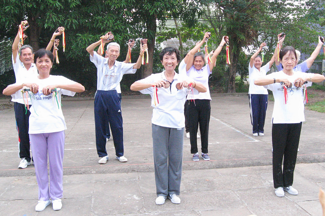 Tập thể dục tăng cường sức khoẻ người cao tuổi