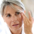Phương pháp ngăn ngừa tình trạng khô mắt ở người lớn tuổi